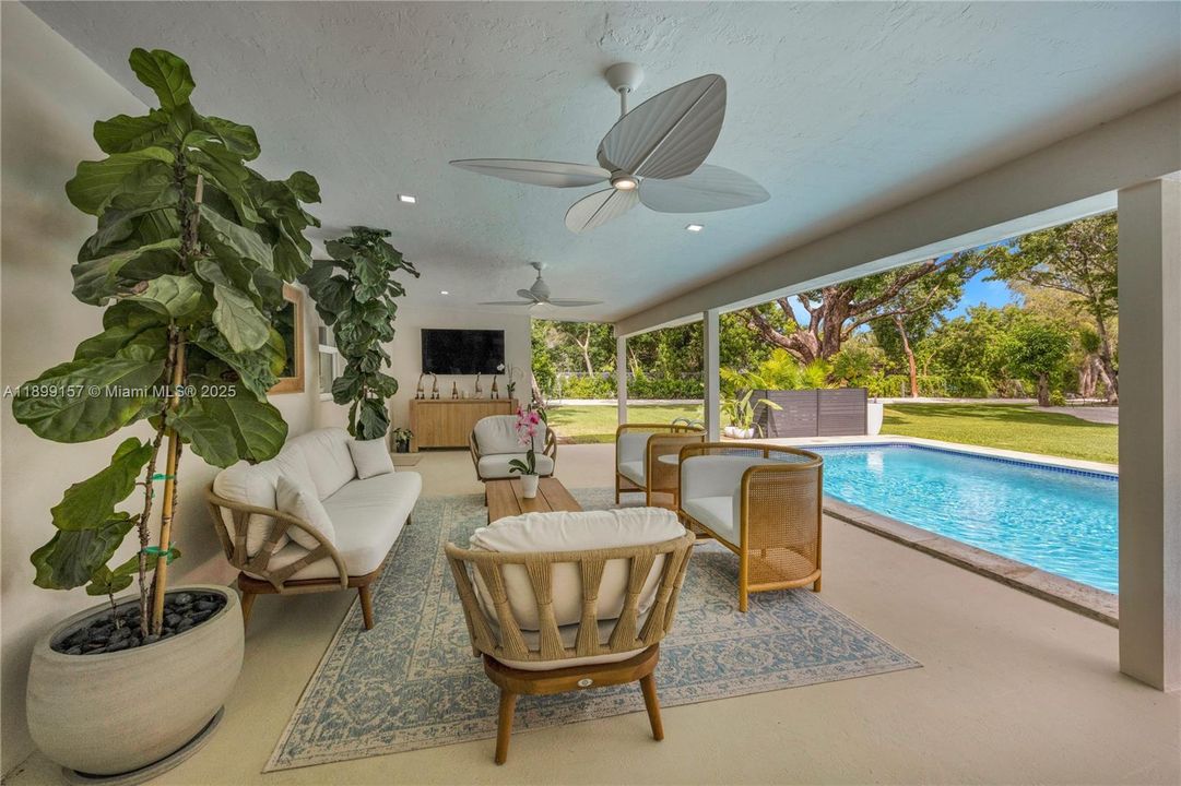 En Venta: $1,995,000 (5 camas, 4 baños, 3330 Pies cuadrados)