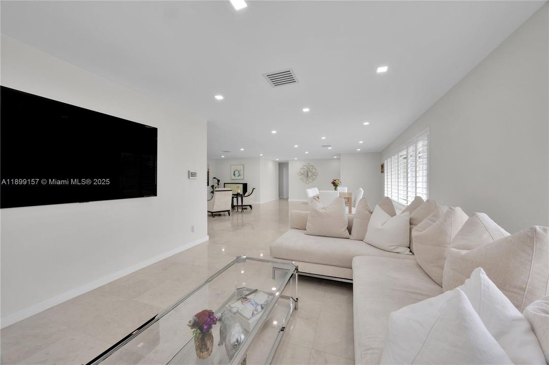 En Venta: $1,995,000 (5 camas, 4 baños, 3330 Pies cuadrados)