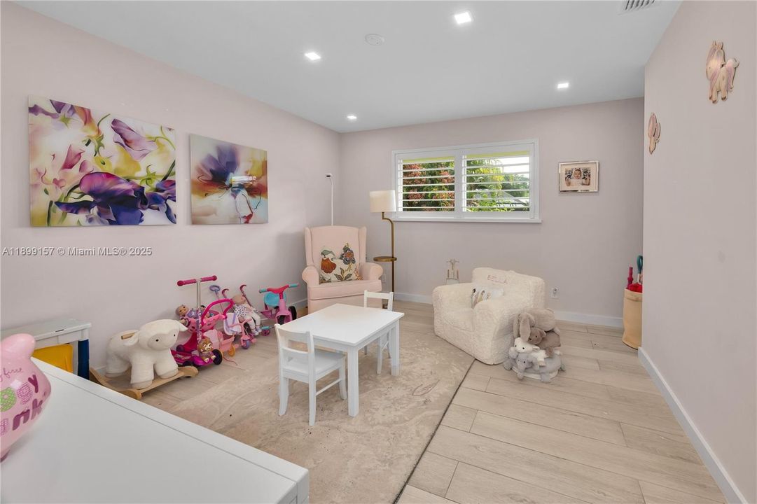 En Venta: $1,995,000 (5 camas, 4 baños, 3330 Pies cuadrados)