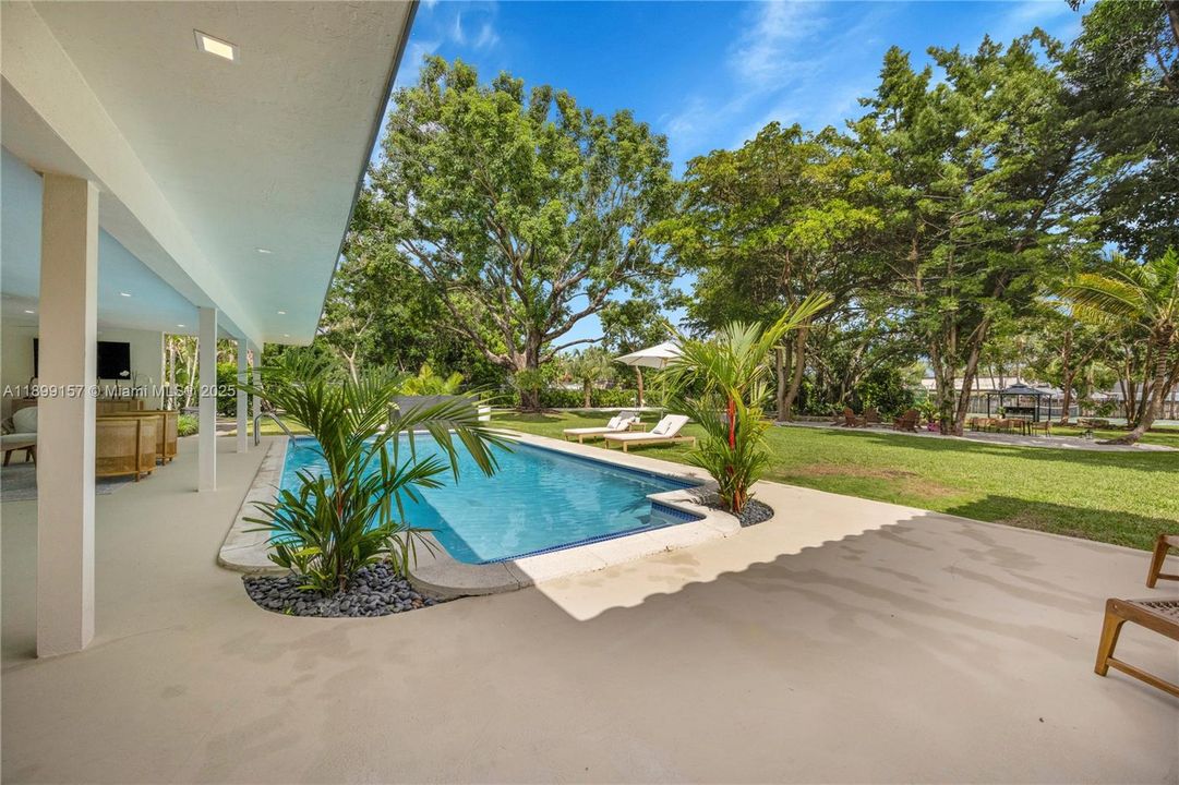 En Venta: $1,995,000 (5 camas, 4 baños, 3330 Pies cuadrados)