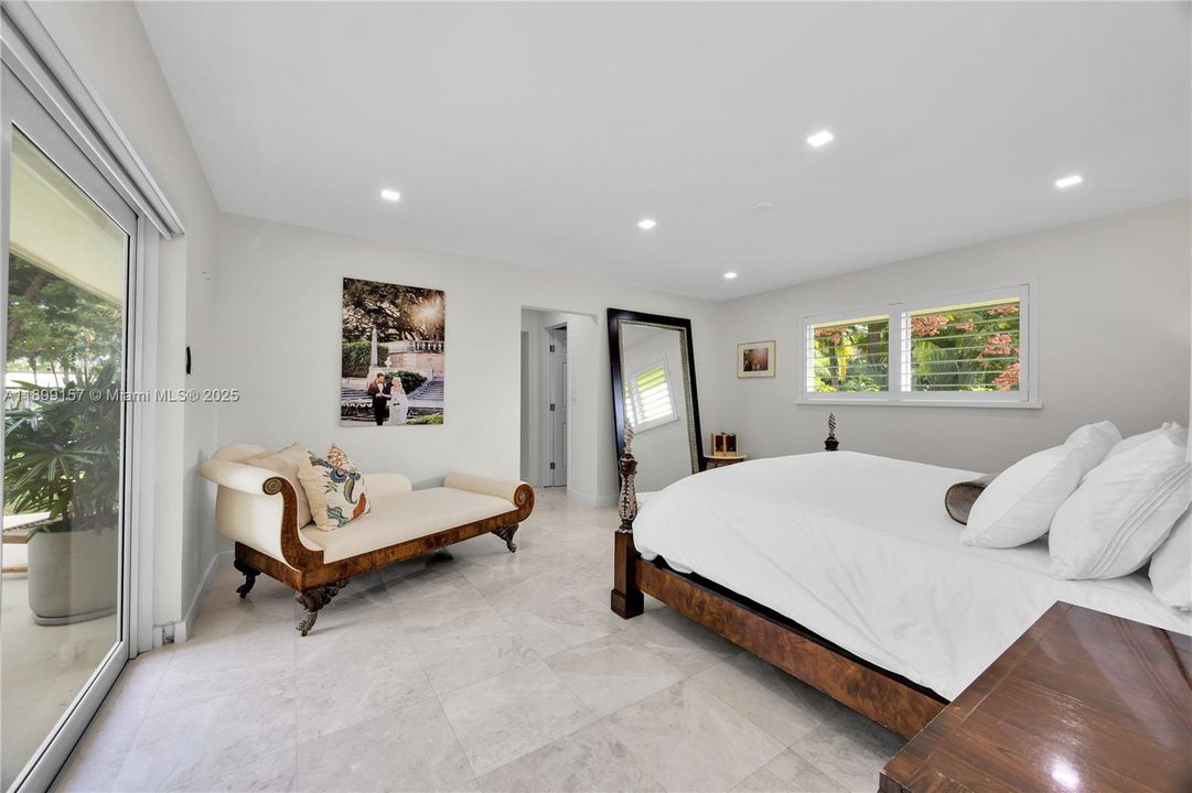 En Venta: $1,995,000 (5 camas, 4 baños, 3330 Pies cuadrados)