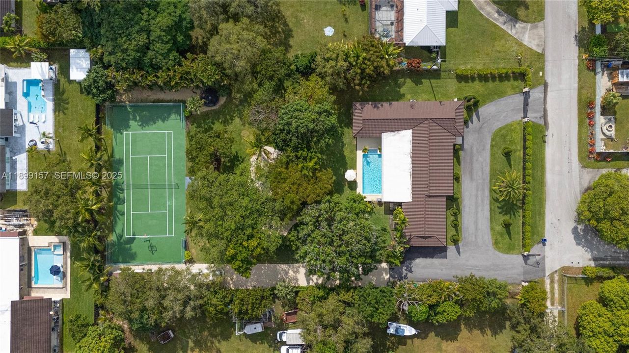 En Venta: $1,995,000 (5 camas, 4 baños, 3330 Pies cuadrados)