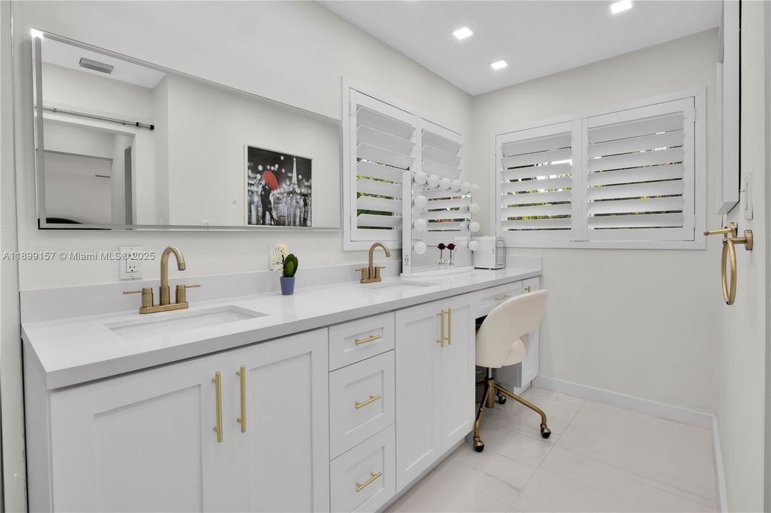 En Venta: $1,995,000 (5 camas, 4 baños, 3330 Pies cuadrados)