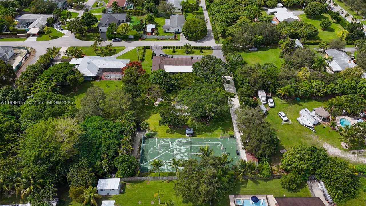 En Venta: $1,995,000 (5 camas, 4 baños, 3330 Pies cuadrados)