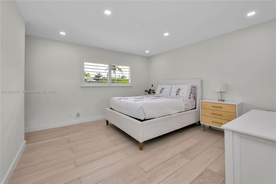 En Venta: $1,995,000 (5 camas, 4 baños, 3330 Pies cuadrados)