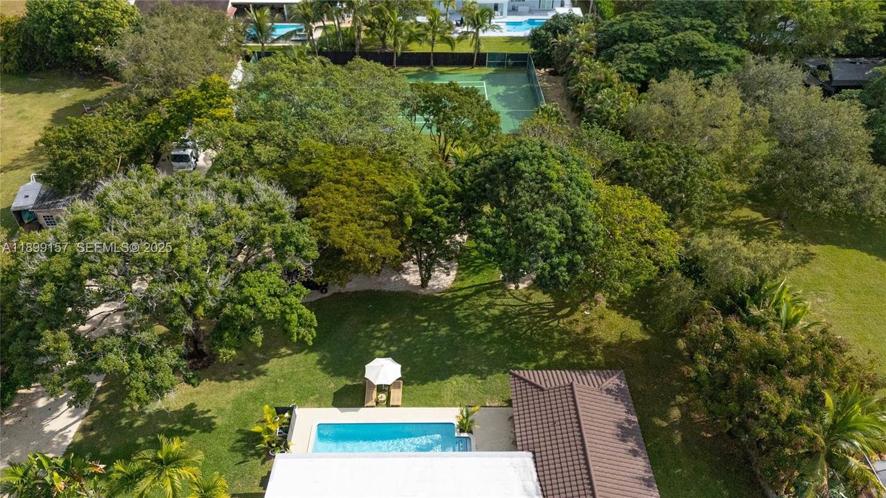 En Venta: $1,995,000 (5 camas, 4 baños, 3330 Pies cuadrados)