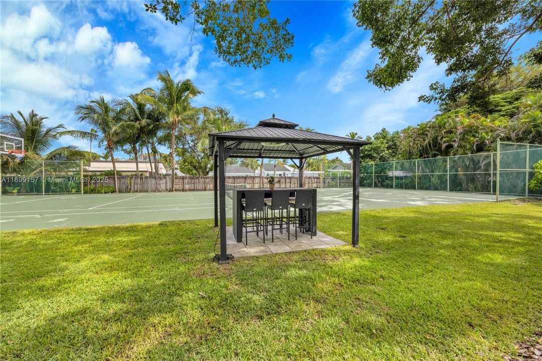 En Venta: $1,995,000 (5 camas, 4 baños, 3330 Pies cuadrados)