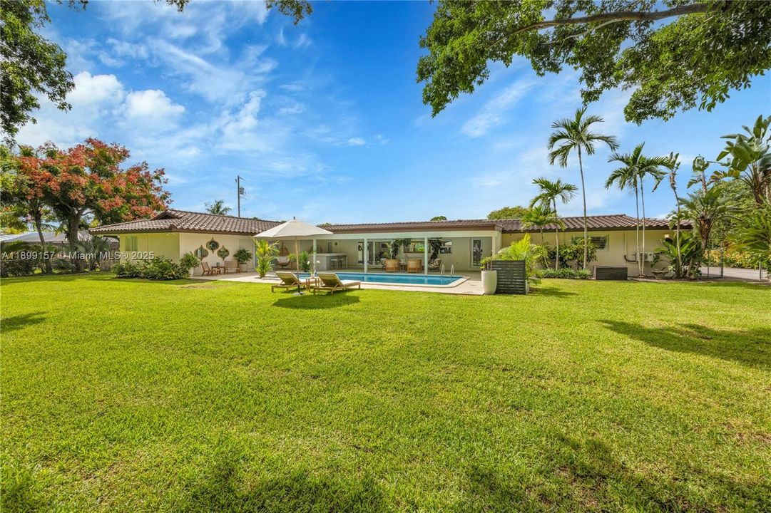 En Venta: $1,995,000 (5 camas, 4 baños, 3330 Pies cuadrados)