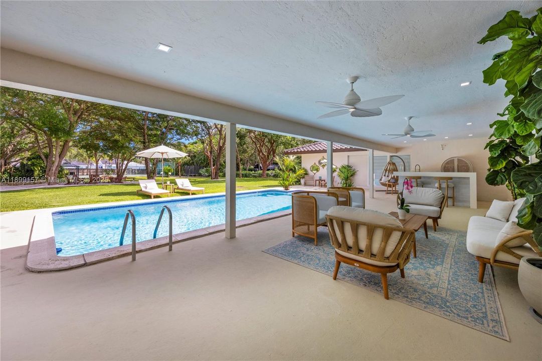 En Venta: $1,995,000 (5 camas, 4 baños, 3330 Pies cuadrados)