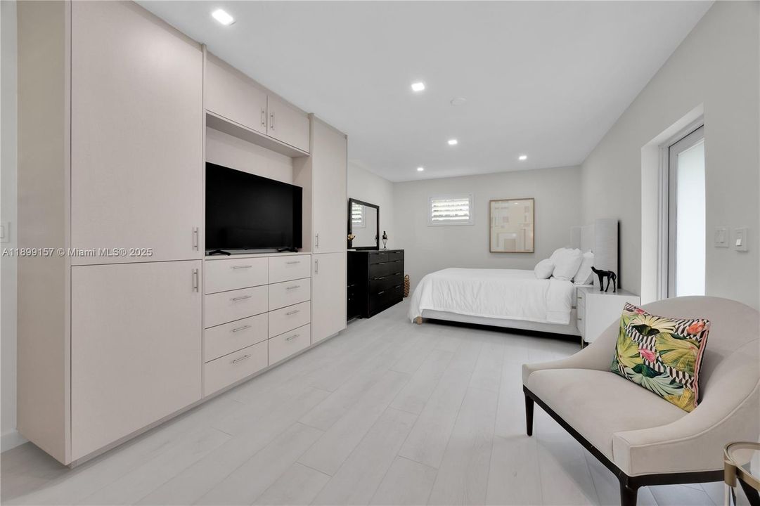 En Venta: $1,995,000 (5 camas, 4 baños, 3330 Pies cuadrados)