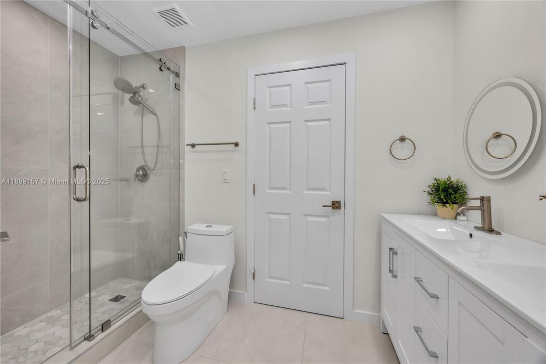 En Venta: $1,995,000 (5 camas, 4 baños, 3330 Pies cuadrados)