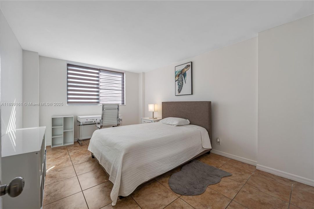 For Sale: $550,000 (2 beds, 2 baths, 1240 Square Feet)