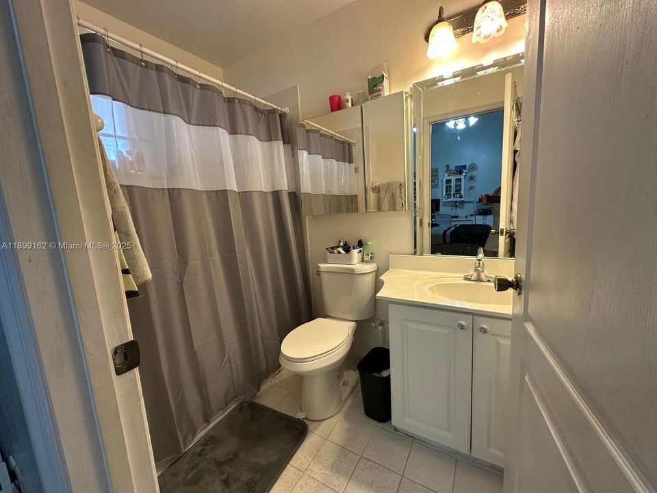 合同活跃: $500,000 (3 贝兹, 2 浴室, 1250 平方英尺)