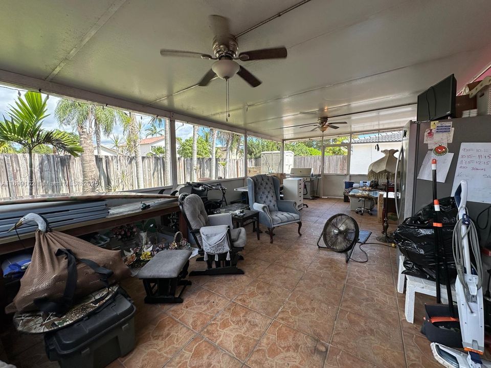 合同活跃: $500,000 (3 贝兹, 2 浴室, 1250 平方英尺)