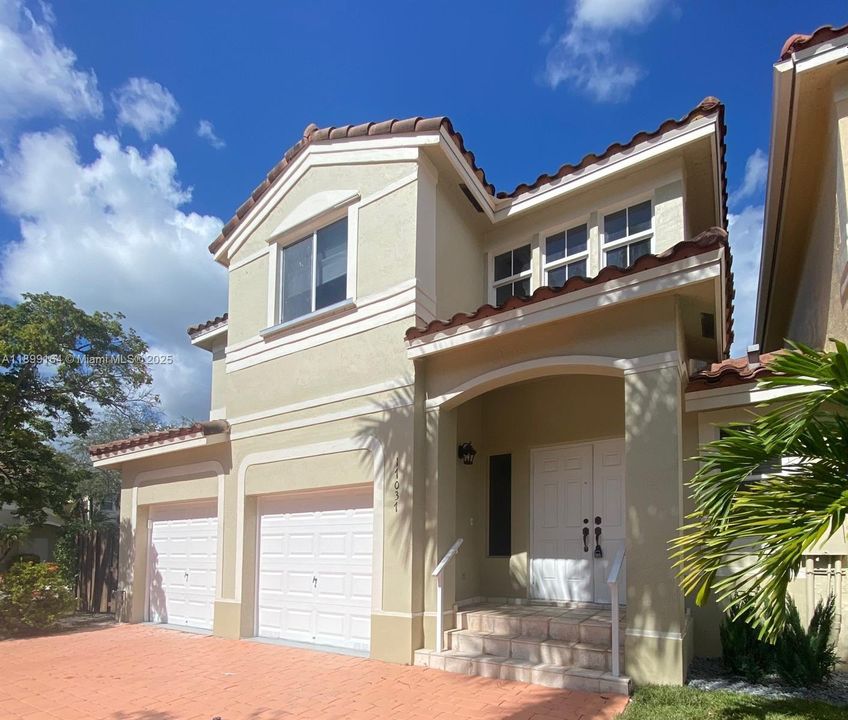 Recently Rented: $3,550 (3 beds, 2 baths, 1761 Square Feet)