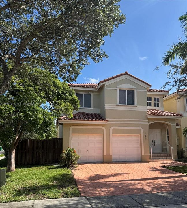 Recently Rented: $3,550 (3 beds, 2 baths, 1761 Square Feet)