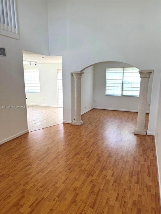 Recently Rented: $3,550 (3 beds, 2 baths, 1761 Square Feet)