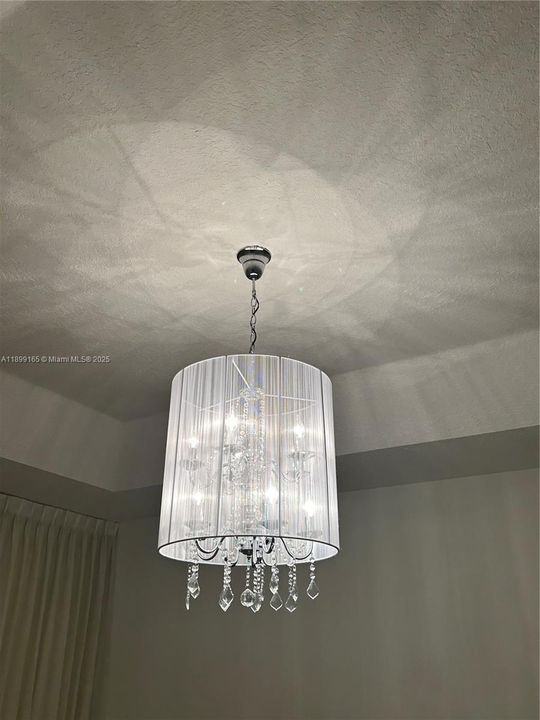 En Venta: $1,275,000 (4 camas, 3 baños, 2401 Pies cuadrados)