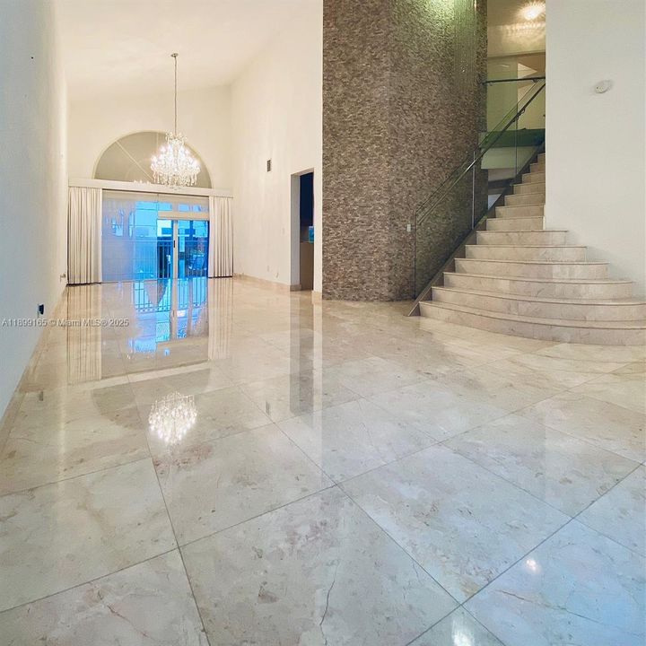 En Venta: $1,275,000 (4 camas, 3 baños, 2401 Pies cuadrados)