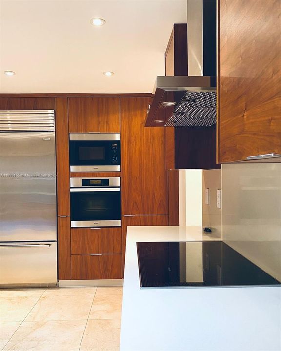 En Venta: $1,275,000 (4 camas, 3 baños, 2401 Pies cuadrados)