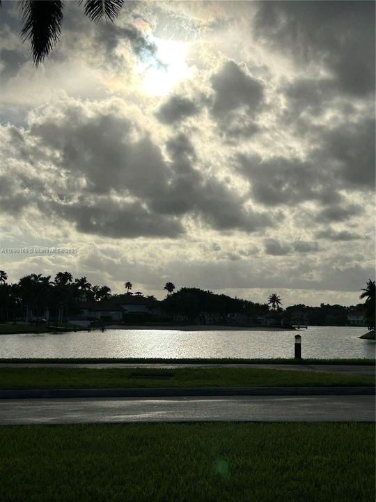 En Venta: $1,275,000 (4 camas, 3 baños, 2401 Pies cuadrados)