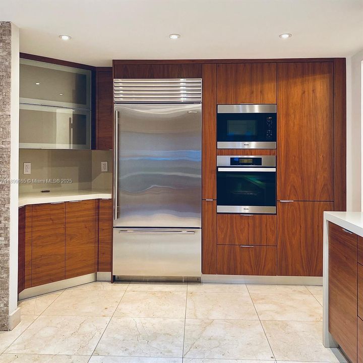 En Venta: $1,275,000 (4 camas, 3 baños, 2401 Pies cuadrados)