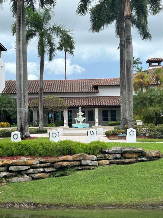 En Venta: $1,275,000 (4 camas, 3 baños, 2401 Pies cuadrados)