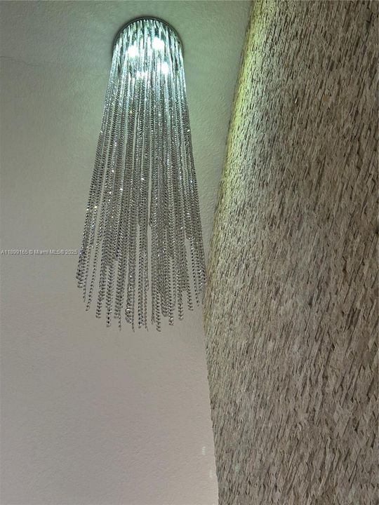 En Venta: $1,275,000 (4 camas, 3 baños, 2401 Pies cuadrados)