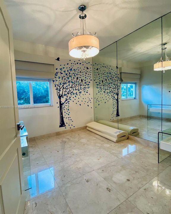 En Venta: $1,275,000 (4 camas, 3 baños, 2401 Pies cuadrados)