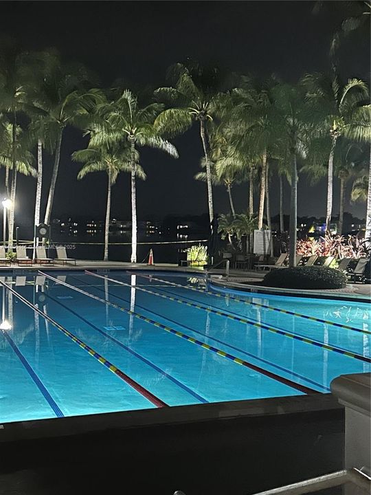 En Venta: $1,275,000 (4 camas, 3 baños, 2401 Pies cuadrados)