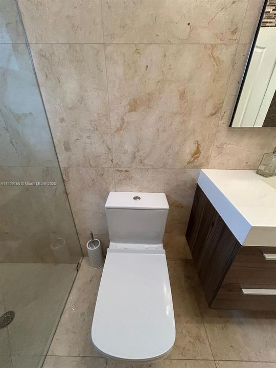 En Venta: $1,275,000 (4 camas, 3 baños, 2401 Pies cuadrados)