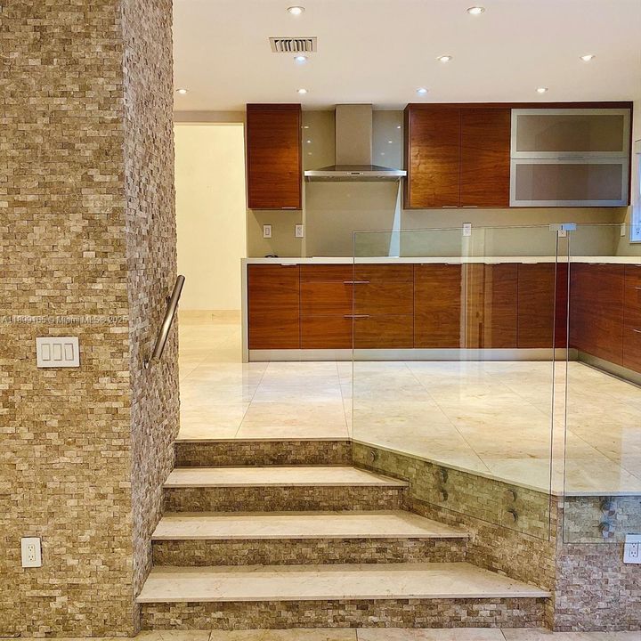 En Venta: $1,275,000 (4 camas, 3 baños, 2401 Pies cuadrados)