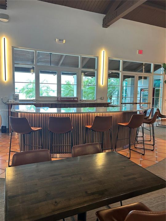 En Venta: $1,275,000 (4 camas, 3 baños, 2401 Pies cuadrados)