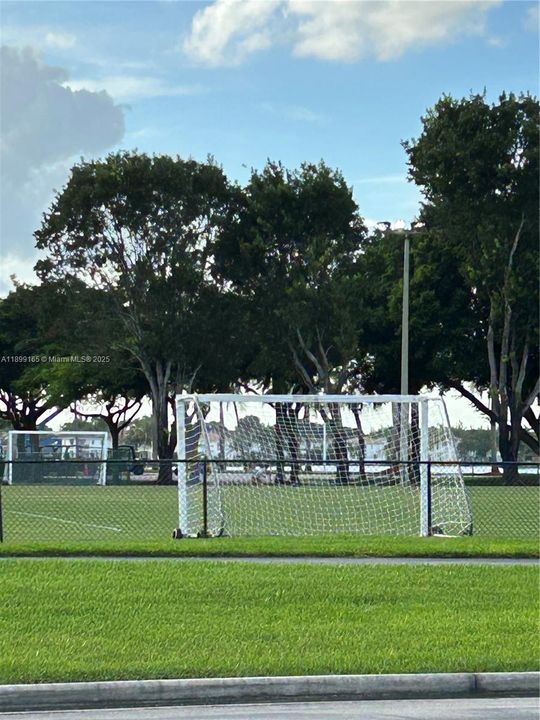 En Venta: $1,275,000 (4 camas, 3 baños, 2401 Pies cuadrados)