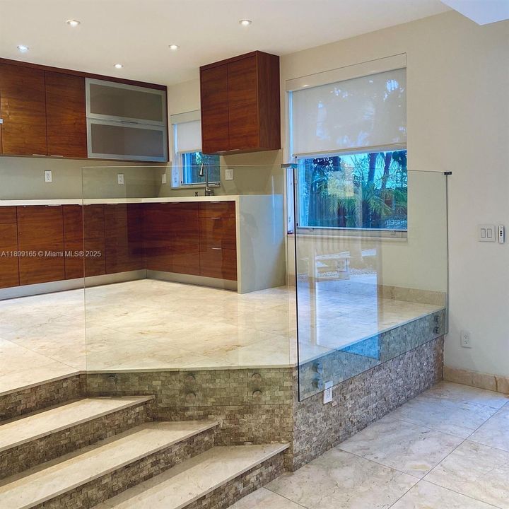 En Venta: $1,275,000 (4 camas, 3 baños, 2401 Pies cuadrados)