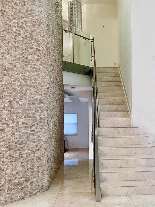 En Venta: $1,275,000 (4 camas, 3 baños, 2401 Pies cuadrados)