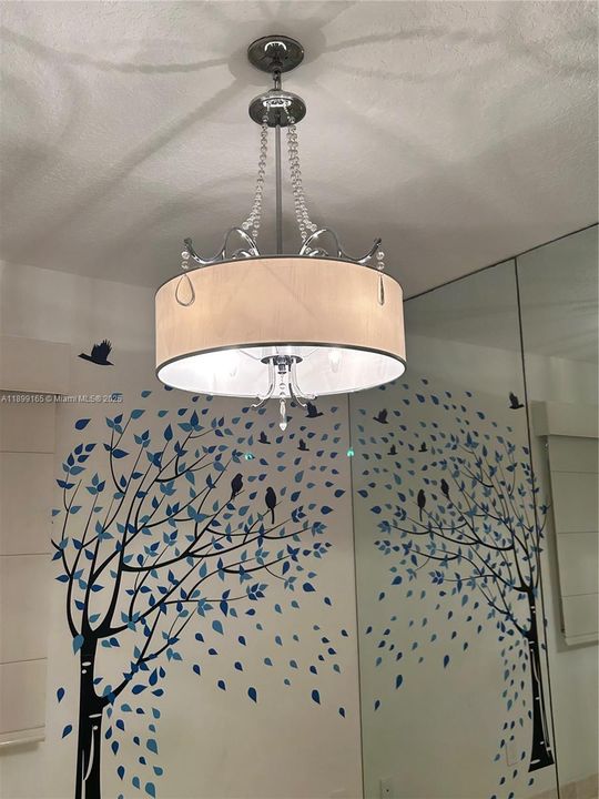 En Venta: $1,275,000 (4 camas, 3 baños, 2401 Pies cuadrados)