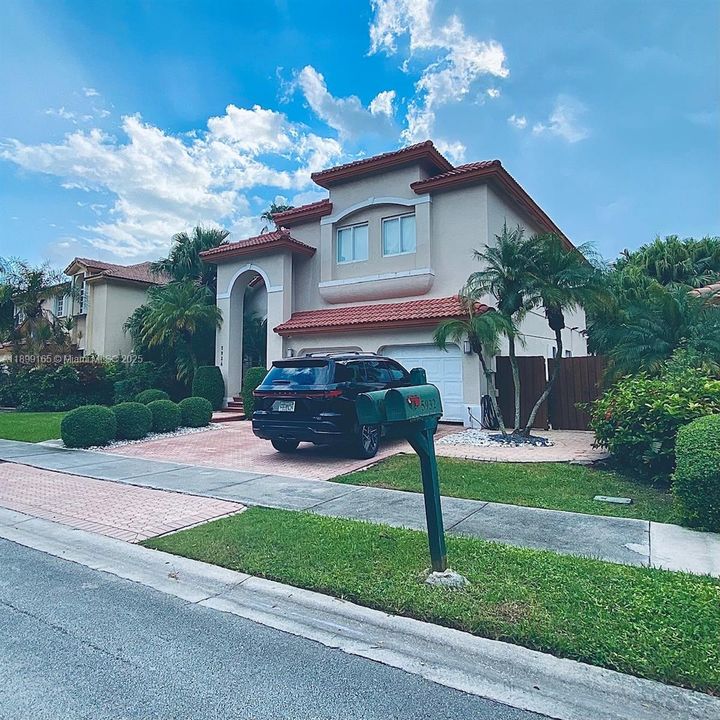 En Venta: $1,275,000 (4 camas, 3 baños, 2401 Pies cuadrados)