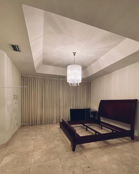 En Venta: $1,275,000 (4 camas, 3 baños, 2401 Pies cuadrados)