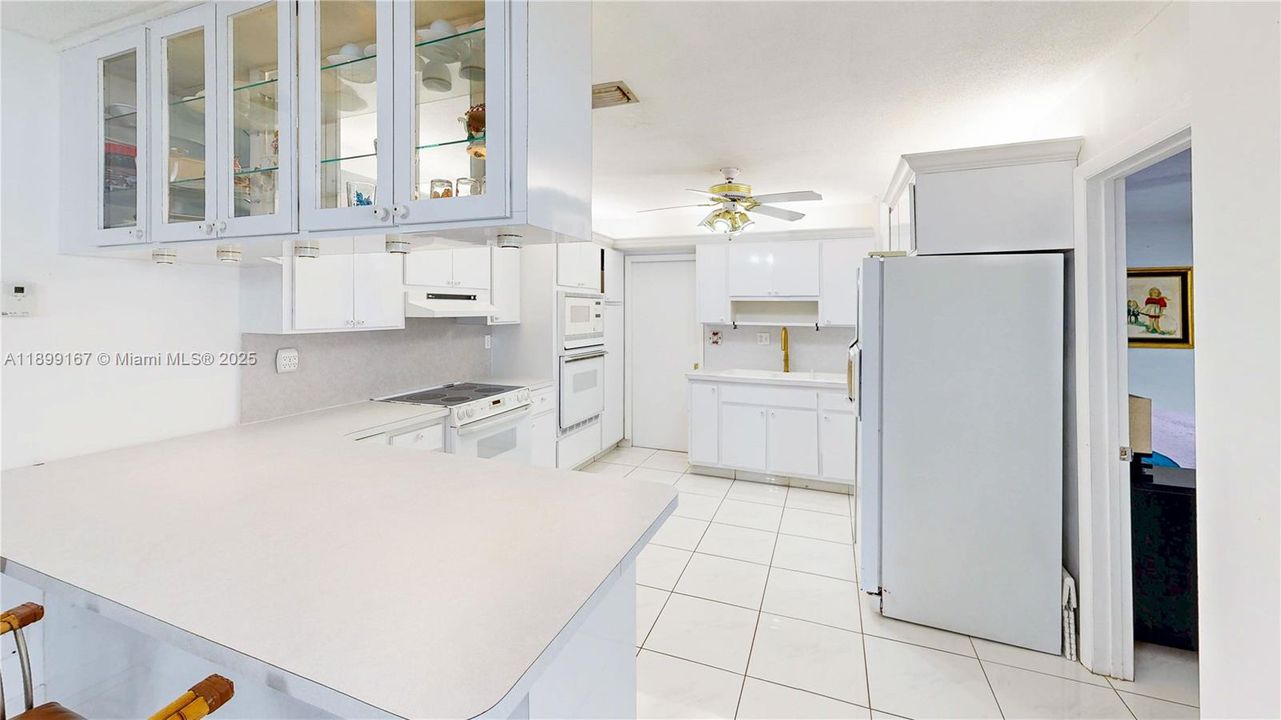 Под контрактом: $585,000 (4 спален, 2 ванн, 1603 Квадратных фут)