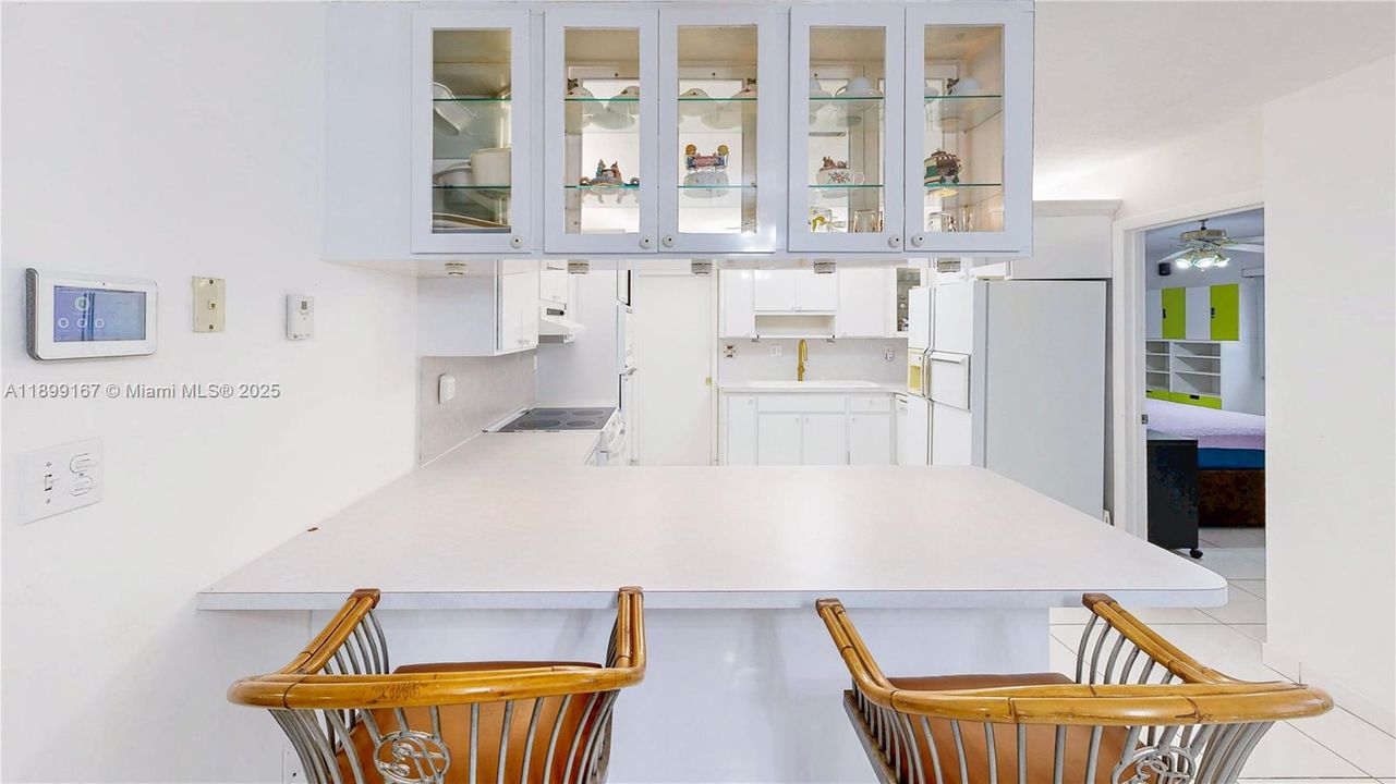 Под контрактом: $585,000 (4 спален, 2 ванн, 1603 Квадратных фут)