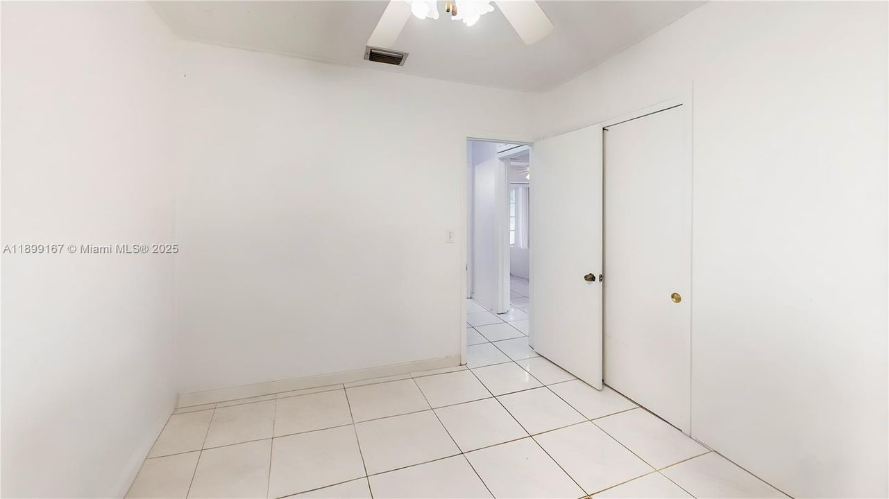 Под контрактом: $585,000 (4 спален, 2 ванн, 1603 Квадратных фут)