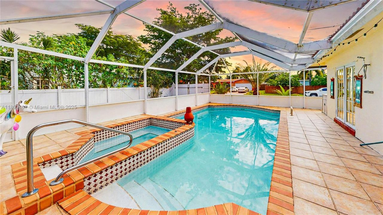 Под контрактом: $585,000 (4 спален, 2 ванн, 1603 Квадратных фут)