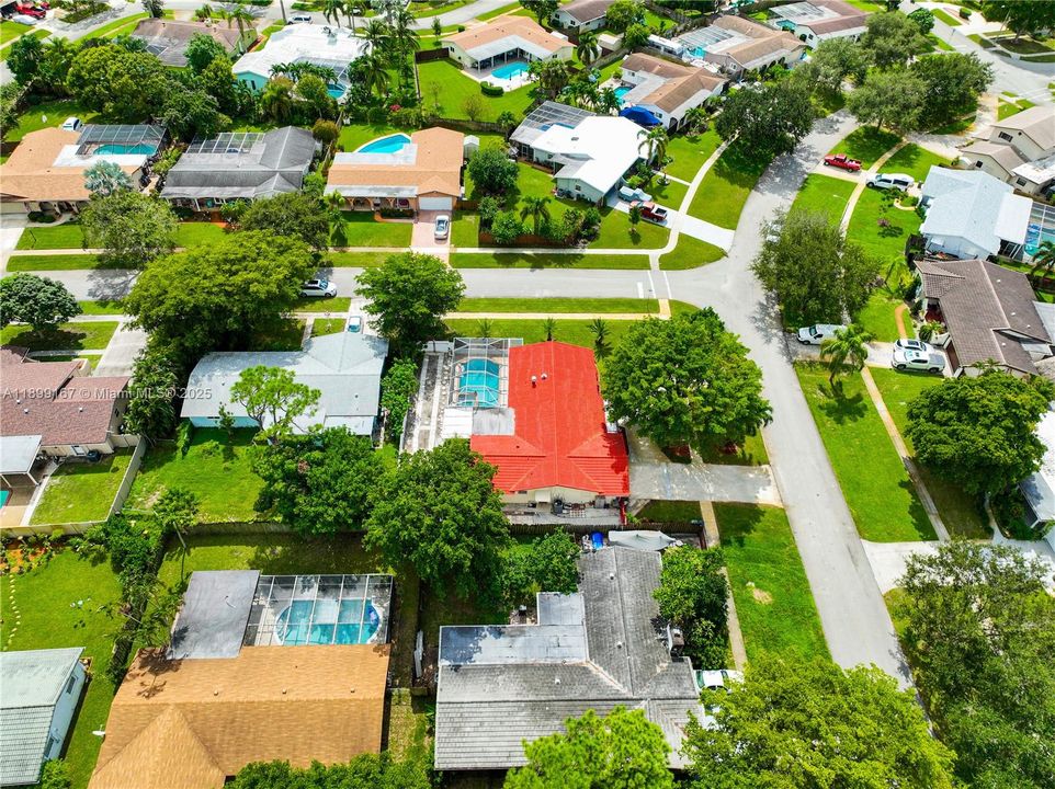 Под контрактом: $585,000 (4 спален, 2 ванн, 1603 Квадратных фут)