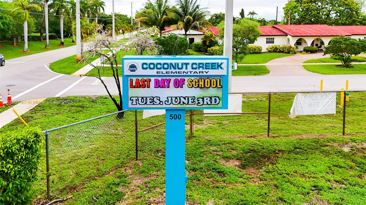 Под контрактом: $585,000 (4 спален, 2 ванн, 1603 Квадратных фут)