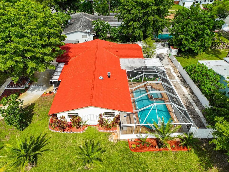 Под контрактом: $585,000 (4 спален, 2 ванн, 1603 Квадратных фут)