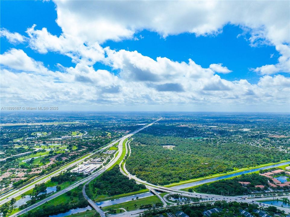 Под контрактом: $585,000 (4 спален, 2 ванн, 1603 Квадратных фут)