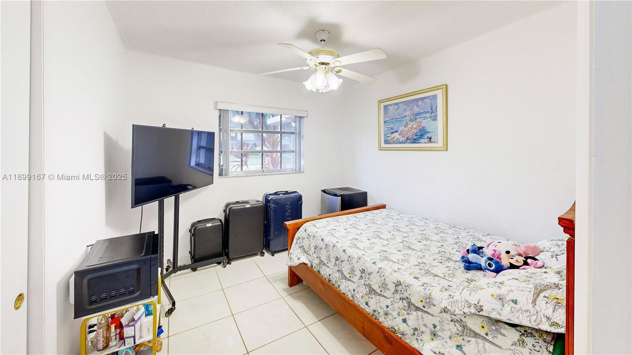 Под контрактом: $585,000 (4 спален, 2 ванн, 1603 Квадратных фут)