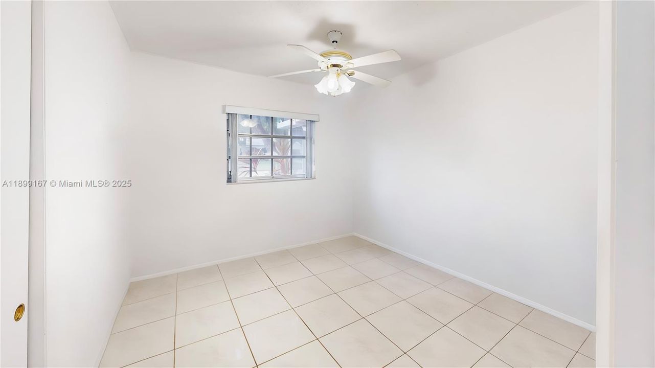 Под контрактом: $585,000 (4 спален, 2 ванн, 1603 Квадратных фут)