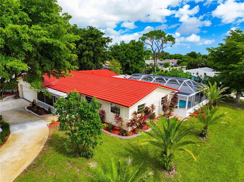 Под контрактом: $585,000 (4 спален, 2 ванн, 1603 Квадратных фут)